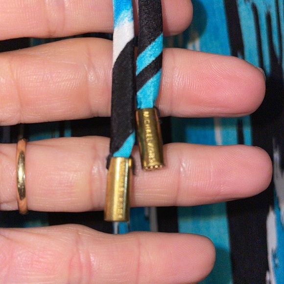 •MICHAEL MICHAEL KORS•BLUE/BLACK/WHITE ABSTRACT SUMMER SHORTS SIZE SMALL - Picture 4 of 10